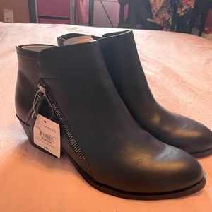 NWT Arizona black booties 10 Med